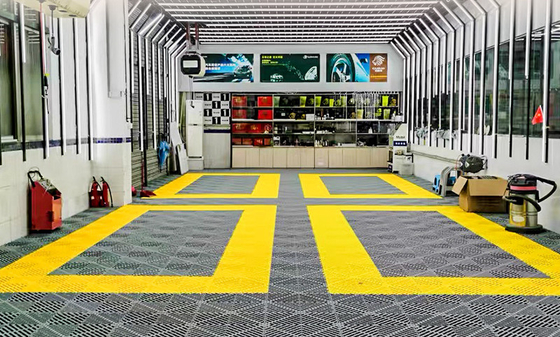 Altre caratteristiche Piastrelle di pavimento in plastica antiscivolo per il lavaggio delle automobili e materiale PP resistente