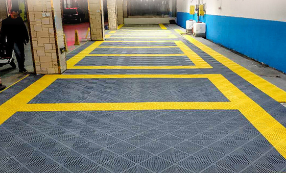 Parete di rivestimento della lavanderia PP 40*40*2cm Grid Board Floor Mat Grid Floor Multi-Function