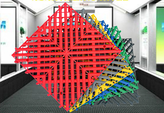 La griglia del pavimento a griglia in PP è la scelta perfetta per le piastrelle di pavimento in plastica per garage per auto ad alto rendimento
